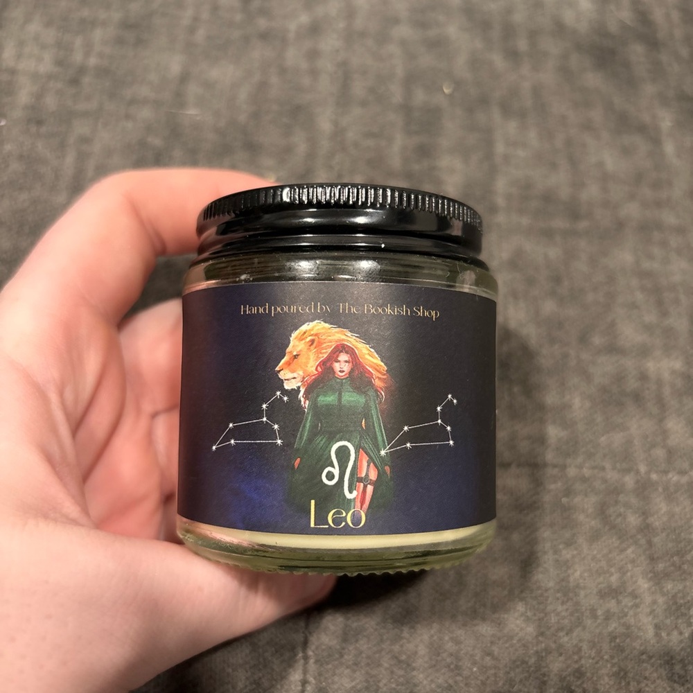 The Bookish Shop Poppy Leo mini Candle